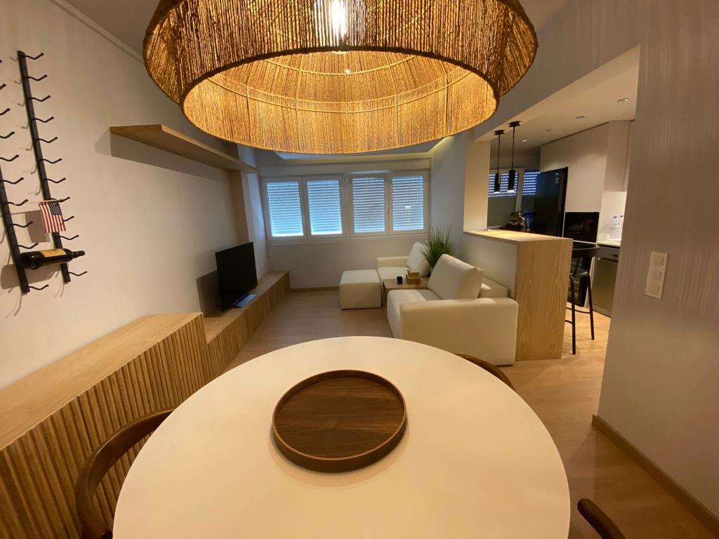 Sala de jantar integrada com cozinha